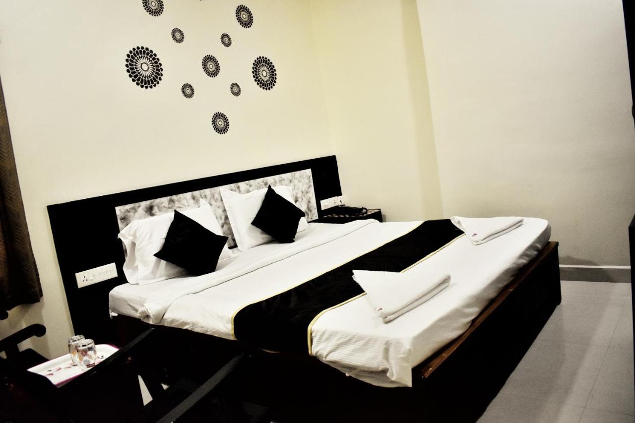 Skyotel Hotels & Banquets Vijayawāda Extérieur photo